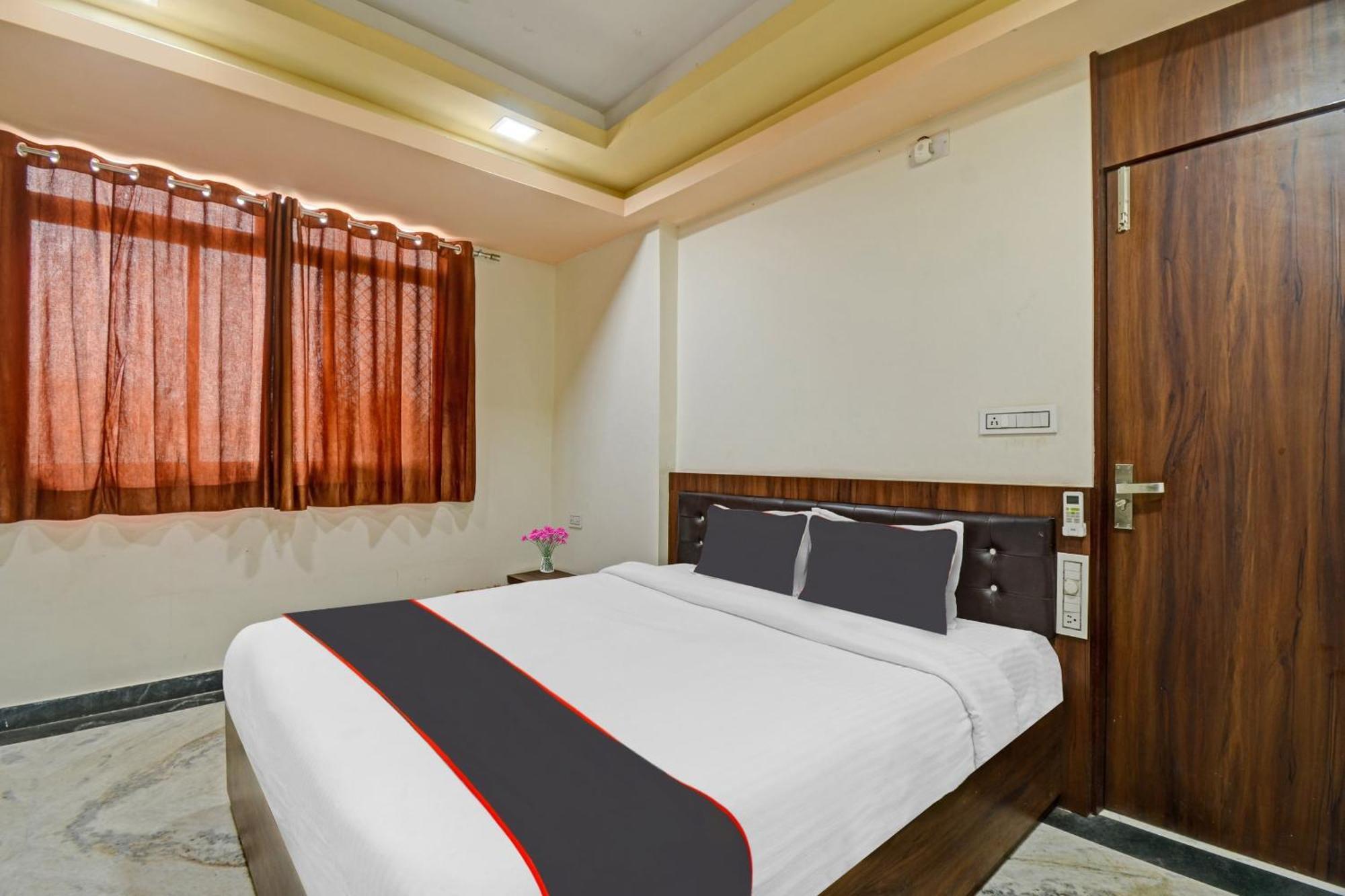 Hotel Collection O The Sunrise Udaipur Exterior foto